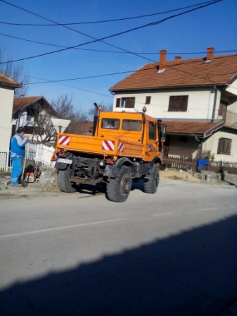 У току су радови на ивичњацима у Карађорђевој улици у Свилајнцу.