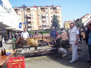 Печени во у част ослобађајуће пресуде Др Војиславу Шешељу