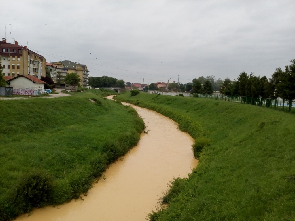 Замућена жута боја Ресаве