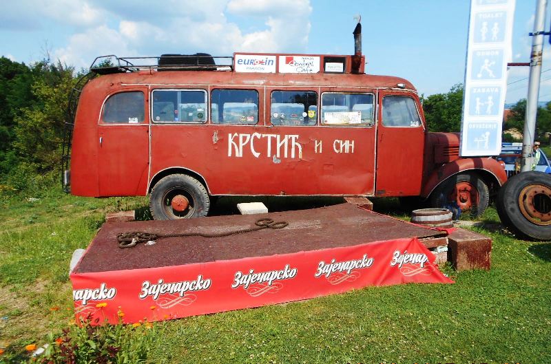 Аутобус Крстић и син коришћен у антологијском филму "Ко то тамо пева"!