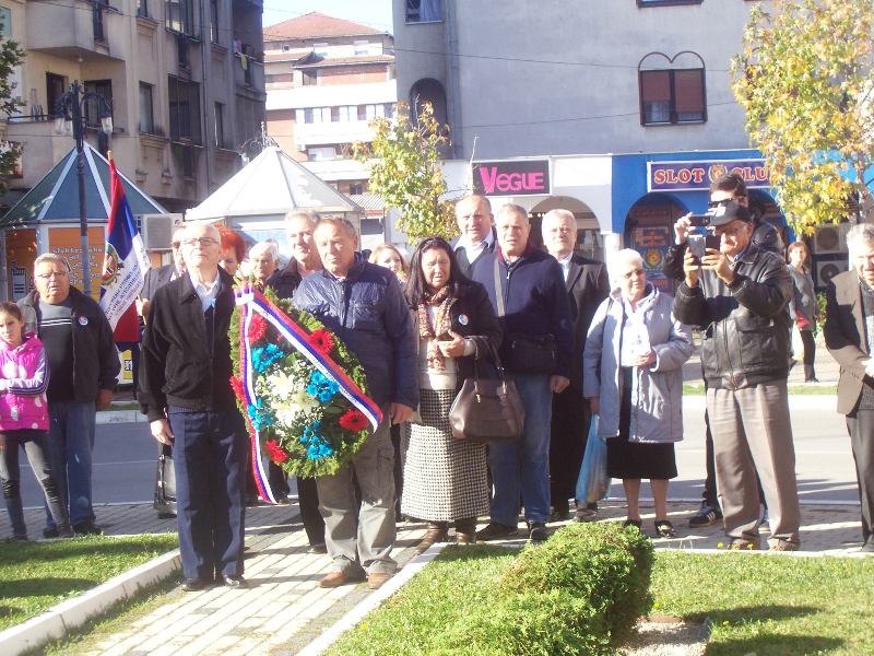 Полагање венаца делегација на споменик Мари Ресавкињи.