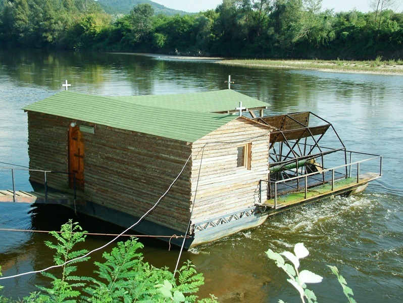 Воденица на Великој Морави код манастира Златенац јула 2005.године.