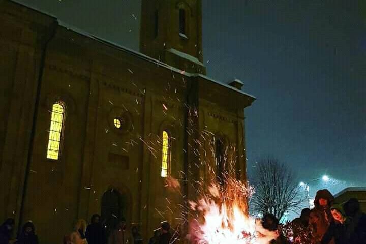 Паљење бадњака у Горњем Милановцу